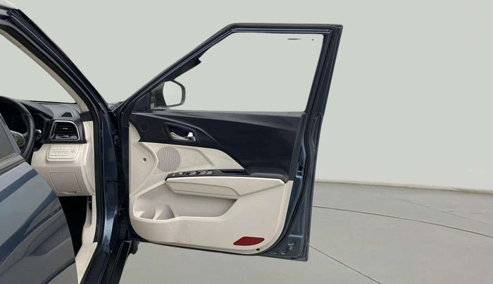 2021 Mahindra XUV300 W8 (O) 1.5 DIESEL, Diesel, Manual, 65,014 km, RHS Front Door