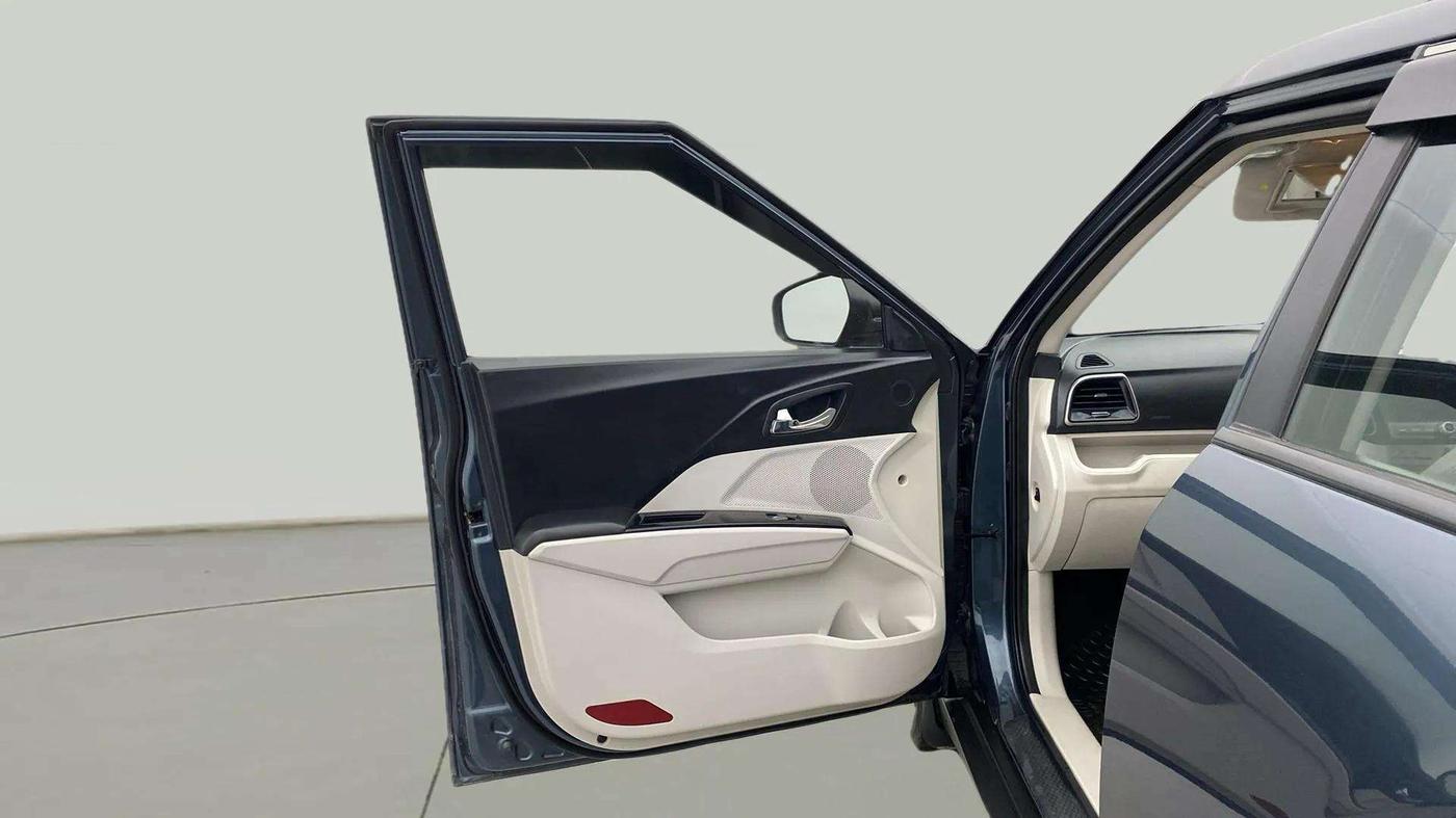 2021 Mahindra XUV300 W8 (O) 1.5 DIESEL, Diesel, Manual, 65,014 km, LHS Front Door