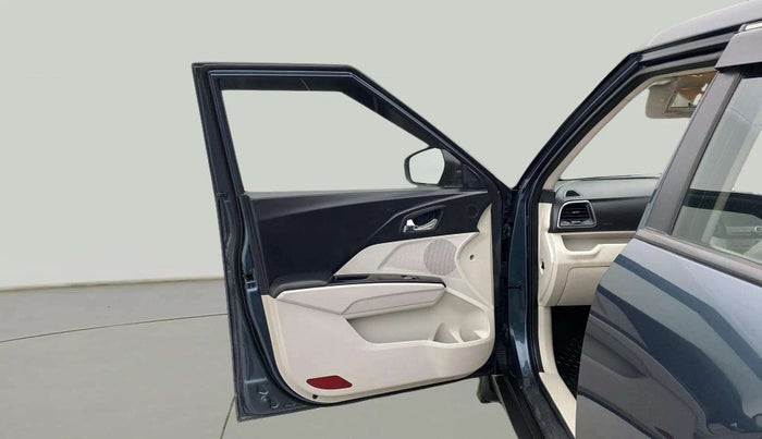 2021 Mahindra XUV300 W8 (O) 1.5 DIESEL, Diesel, Manual, 65,014 km, LHS Front Door