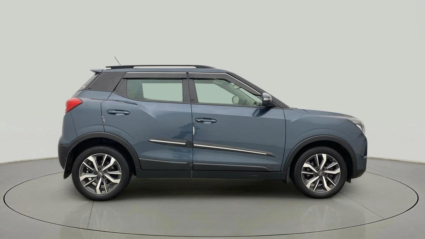 2021 Mahindra XUV300 W8 (O) 1.5 DIESEL, Diesel, Manual, 65,014 km, Right Side View