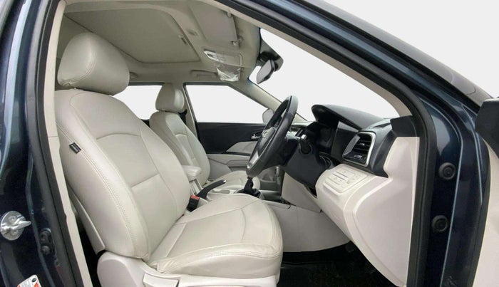 2021 Mahindra XUV300 W8 (O) 1.5 DIESEL, Diesel, Manual, 65,014 km, Right Side Front Door Cabin