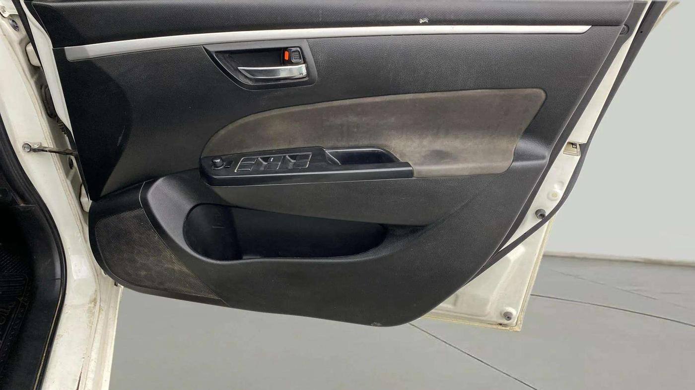 2017 Maruti Swift VDI (O), Diesel, Manual, 1,56,813 km, Driver Side Door Panels Control