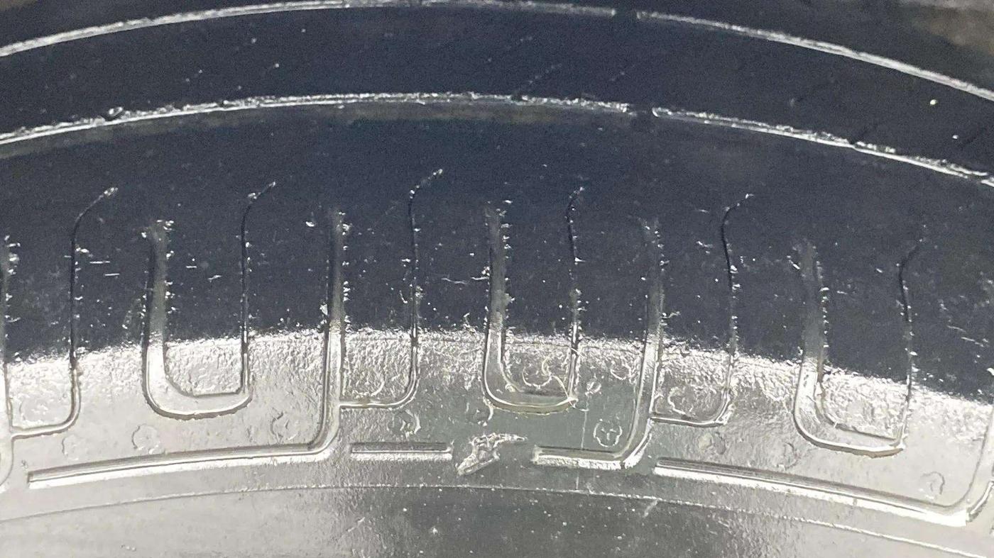 2017 Maruti Swift VDI (O), Diesel, Manual, 1,56,813 km, Right Front Tyre Tread