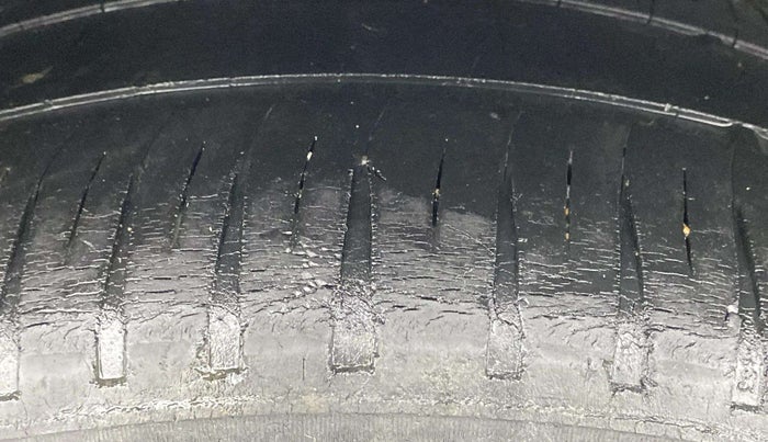 2017 Maruti Swift VDI (O), Diesel, Manual, 1,56,813 km, Right Rear Tyre Tread