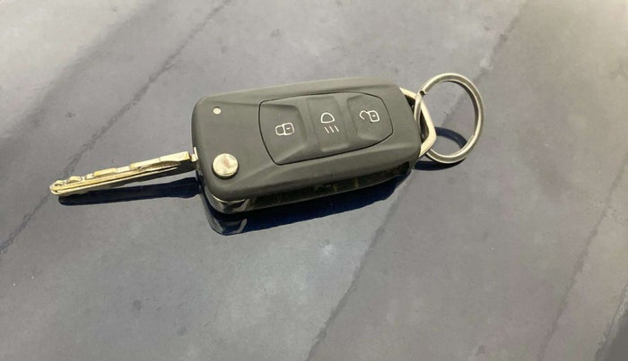 2018 Tata TIGOR XZ PLUS PETROL, CNG, Manual, 89,087 km, Key Close Up