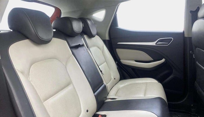 2022 MG ASTOR SHARP 1.5 MT, Petrol, Manual, 29,853 km, Right Side Rear Door Cabin