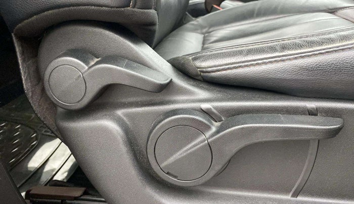 2015 Mahindra XUV500 W8, Diesel, Manual, 46,675 km, Driver Side Adjustment Panel