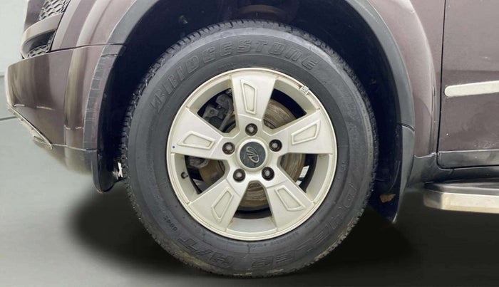 2015 Mahindra XUV500 W8, Diesel, Manual, 46,675 km, Left Front Wheel