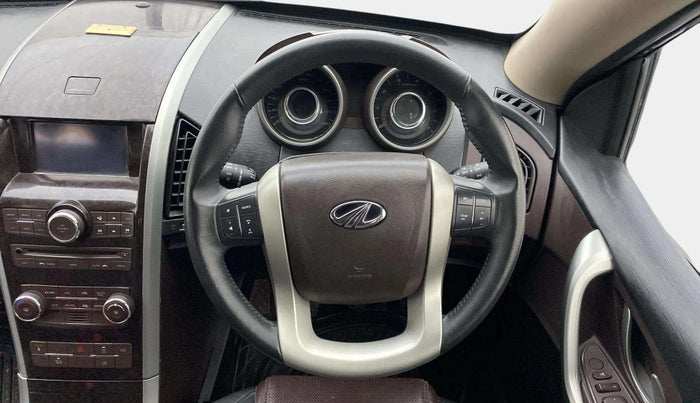 2015 Mahindra XUV500 W8, Diesel, Manual, 46,675 km, Steering Wheel Close Up