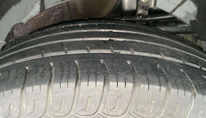 2015 Mahindra XUV500 W8, Diesel, Manual, 46,675 km, Left Rear Tyre Tread