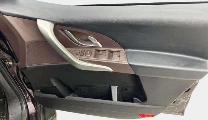 2015 Mahindra XUV500 W8, Diesel, Manual, 46,675 km, Driver Side Door Panels Control