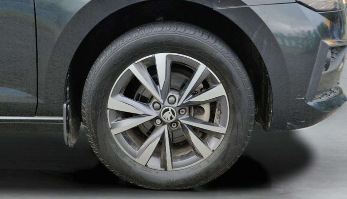 2023 Skoda SLAVIA STYLE 1.0L TSI AT, Petrol, Automatic, 17,795 km, Right Front Wheel
