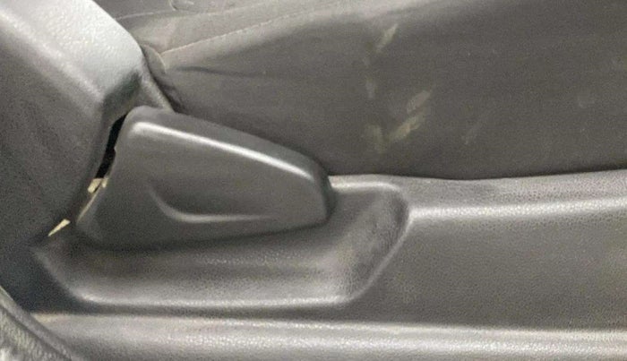 2019 Renault Kwid RXT 1.0 AMT (O), Petrol, Automatic, 79,319 km, Driver Side Adjustment Panel