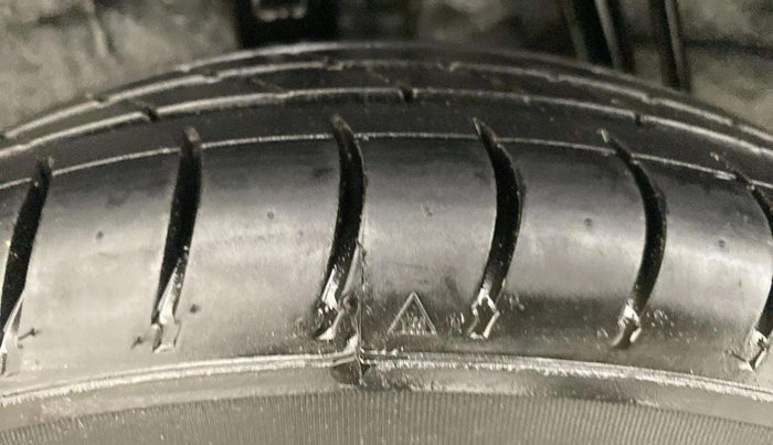 2019 Renault Kwid RXT 1.0 AMT (O), Petrol, Automatic, 79,319 km, Left Front Tyre Tread