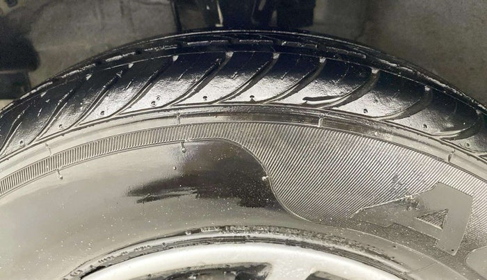 2013 Hyundai i10 MAGNA 1.2, Petrol, Manual, 98,480 km, Left Front Tyre Tread