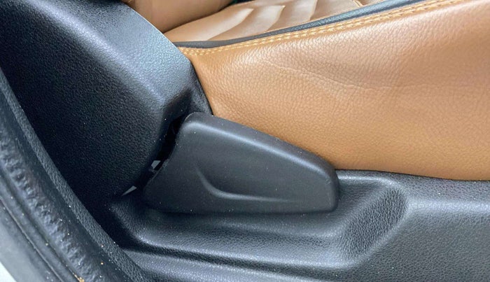 2022 Renault Kwid CLIMBER MT 1.0, Petrol, Manual, 32,565 km, Driver Side Adjustment Panel