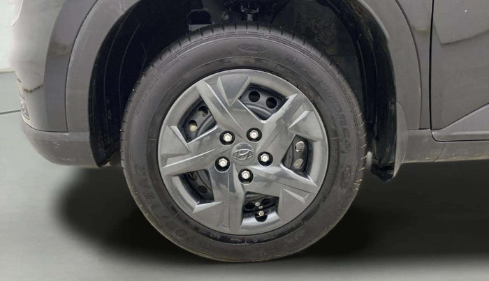 2024 Hyundai VENUE S 1.2, Petrol, Manual, 4,786 km, Left Front Wheel