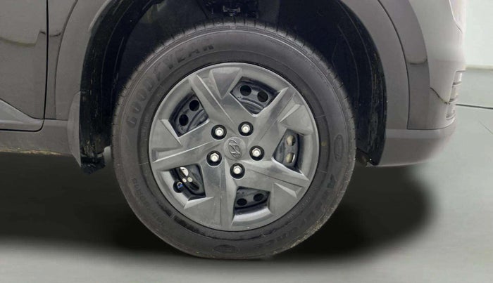 2024 Hyundai VENUE S 1.2, Petrol, Manual, 4,786 km, Right Front Wheel