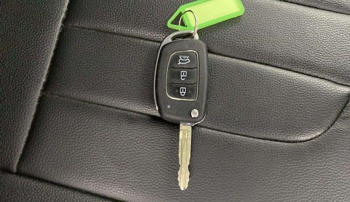 2024 Hyundai VENUE S 1.2, Petrol, Manual, 4,786 km, Key Close Up