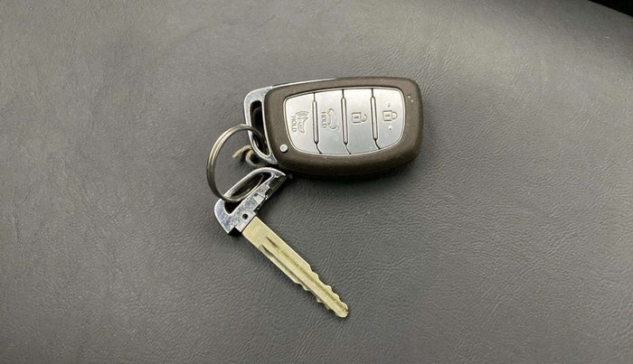 2020 Hyundai VENUE SX 1.0 (O) TURBO IMT, Petrol, Manual, 62,815 km, Key Close Up