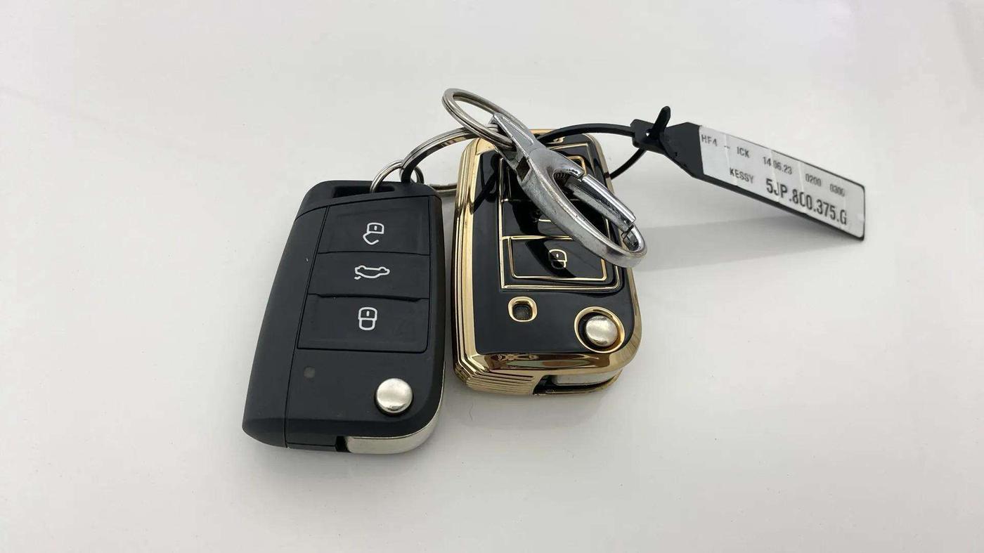 2023 Volkswagen VIRTUS HIGHLINE TSI 1.0 AT, Petrol, Automatic, 9,857 km, Key Close Up
