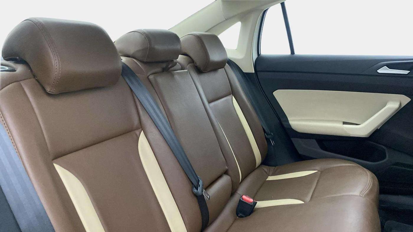 2023 Volkswagen VIRTUS HIGHLINE TSI 1.0 AT, Petrol, Automatic, 9,857 km, Right Side Rear Door Cabin
