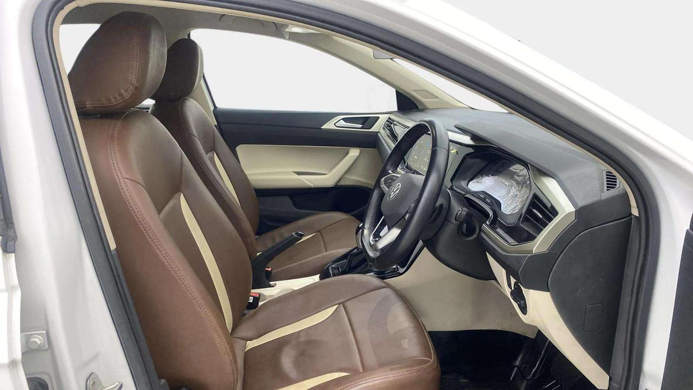 2023 Volkswagen VIRTUS HIGHLINE TSI 1.0 AT, Petrol, Automatic, 9,857 km, Right Side Front Door Cabin