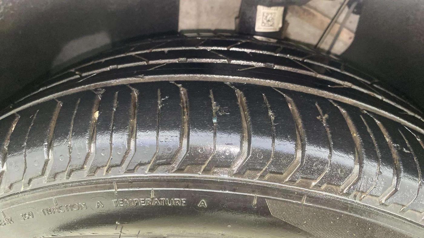 2023 Volkswagen VIRTUS HIGHLINE TSI 1.0 AT, Petrol, Automatic, 9,857 km, Left Front Tyre Tread