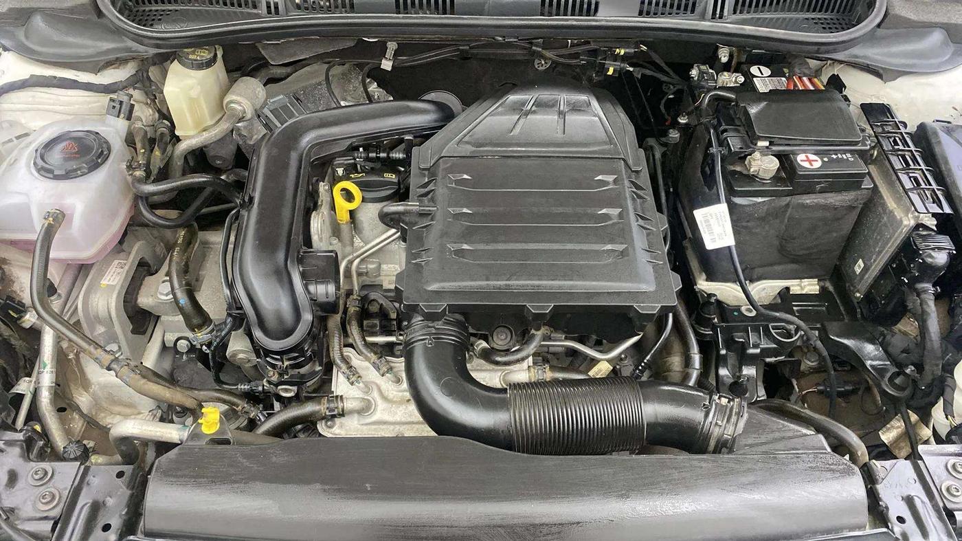 2023 Volkswagen VIRTUS HIGHLINE TSI 1.0 AT, Petrol, Automatic, 9,857 km, Engine View