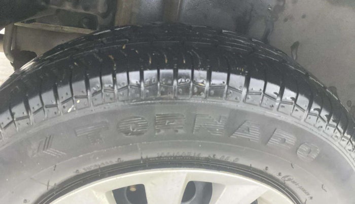 2015 Maruti Swift Dzire VDI, Diesel, Manual, 84,138 km, Right Rear Tyre Tread
