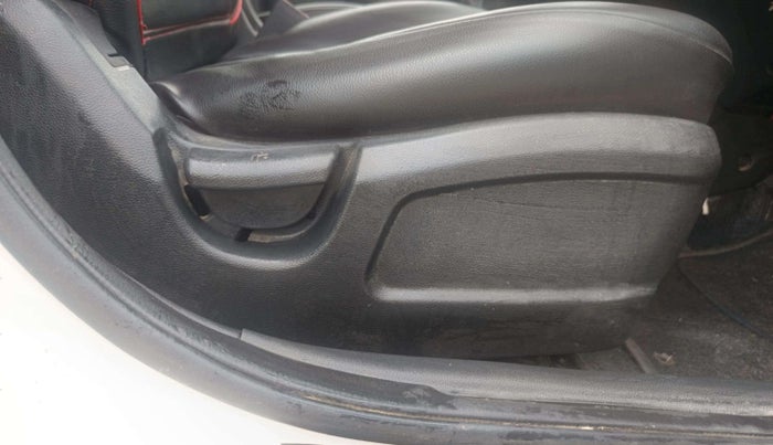 2018 Hyundai Elite i20 MAGNA EXECUTIVE 1.2, Petrol, Manual, 65,396 km, Driver Side Adjustment Panel