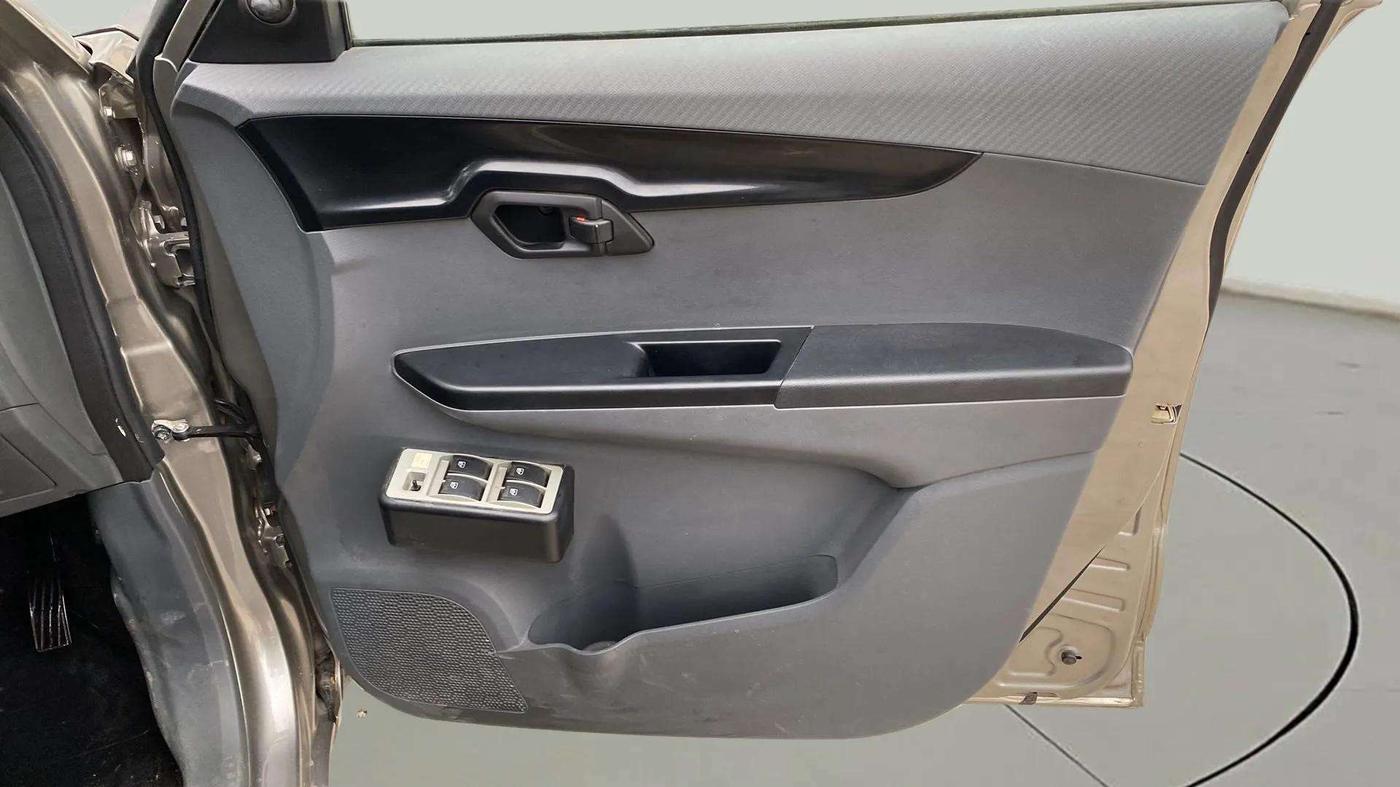 2018 Mahindra KUV 100 NXT K2 D 6S, Diesel, Manual, 60,795 km, Driver Side Door Panels Control