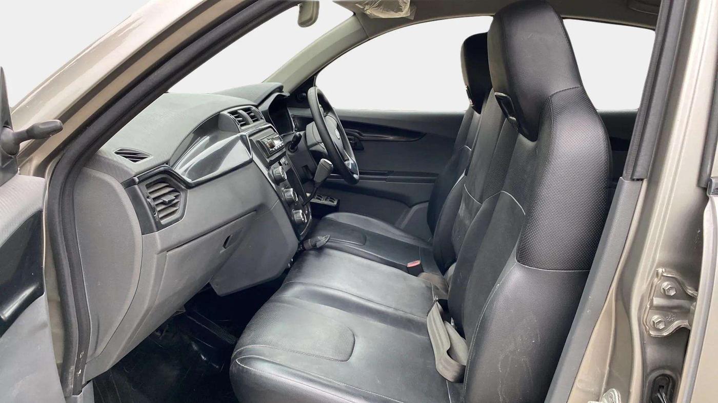 2018 Mahindra KUV 100 NXT K2 D 6S, Diesel, Manual, 60,795 km, Right Side Front Door Cabin