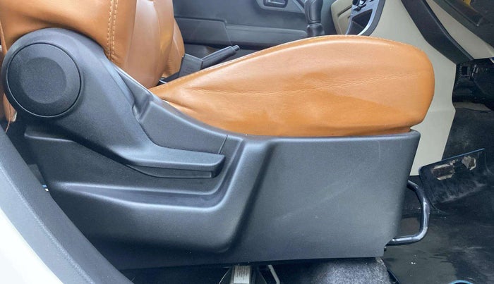 2019 Maruti New Wagon-R LXI CNG (O) 1.0, CNG, Manual, 44,035 km, Driver Side Adjustment Panel