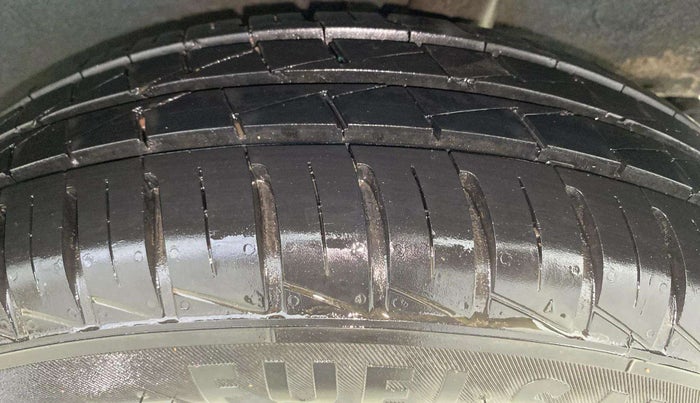 2022 Renault Kwid RXT 1.0 AMT, Petrol, Automatic, 3,527 km, Left Rear Tyre Tread