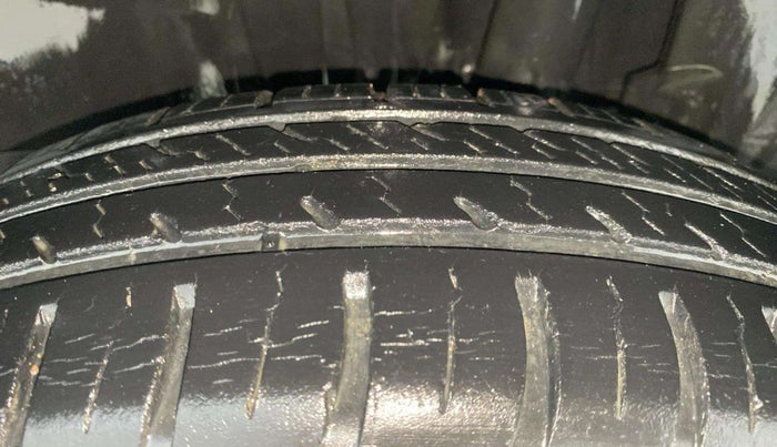 2019 Maruti Swift VXI, Petrol, Manual, 16,903 km, Left Rear Tyre Tread