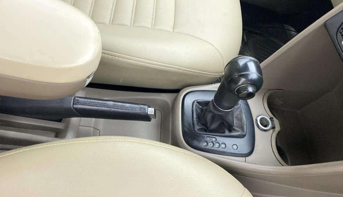 2012 Skoda Rapid ELEGANCE 1.6 MPI AT, Petrol, Automatic, 1,12,352 km, Gear Lever