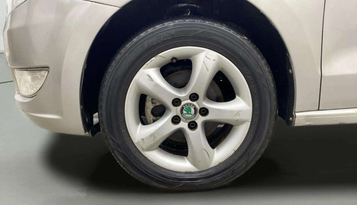 2012 Skoda Rapid ELEGANCE 1.6 MPI AT, Petrol, Automatic, 1,12,352 km, Left Front Wheel