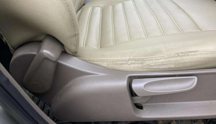 2012 Skoda Rapid ELEGANCE 1.6 MPI AT, Petrol, Automatic, 1,12,352 km, Driver Side Adjustment Panel