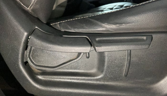 2019 Hyundai VENUE SX 1.0 TURBO, Petrol, Manual, 73,325 km, Driver Side Adjustment Panel