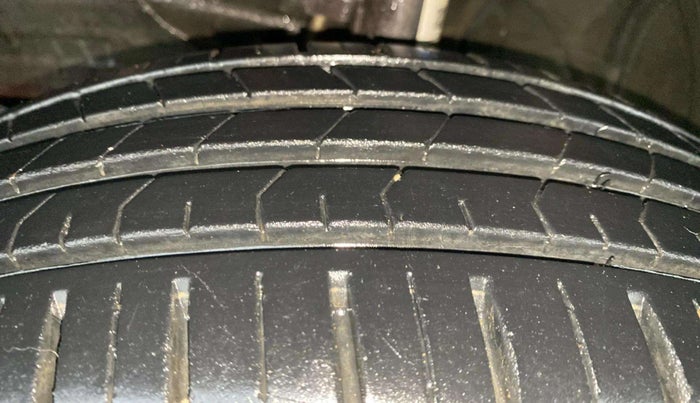 2022 Toyota Glanza S, Petrol, Manual, 10,674 km, Left Front Tyre Tread