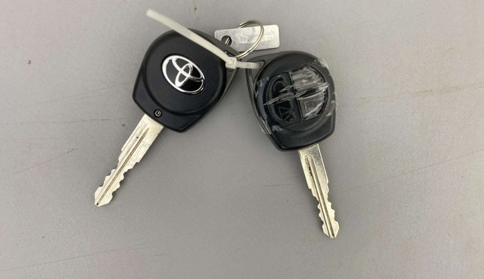 2022 Toyota Glanza S, Petrol, Manual, 10,674 km, Key Close Up