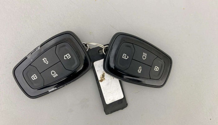 2023 Tata ALTROZ XZA, Petrol, Automatic, 14,559 km, Key Close Up
