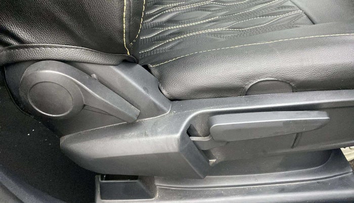 2023 Tata ALTROZ XZA, Petrol, Automatic, 14,559 km, Driver Side Adjustment Panel