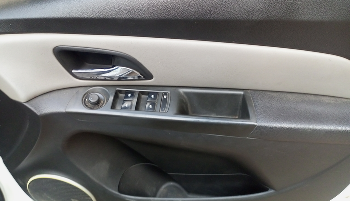 2015 Chevrolet Cruze LTZ AT, Diesel, Automatic, 66,364 km, Driver Side Door Panels Control