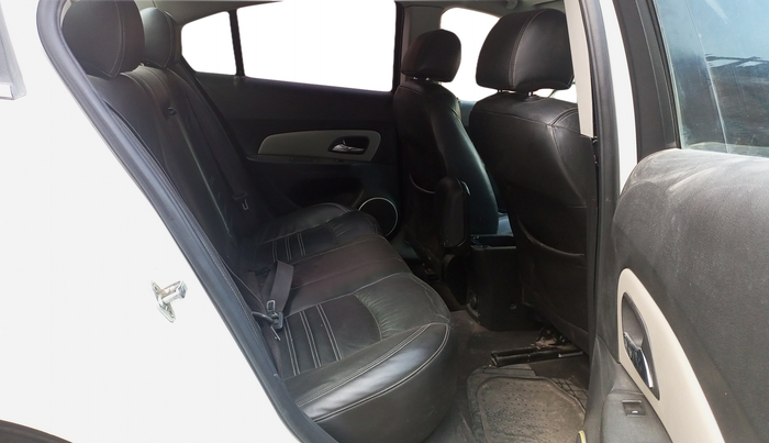 2015 Chevrolet Cruze LTZ AT, Diesel, Automatic, 66,364 km, Right Side Rear Door Cabin