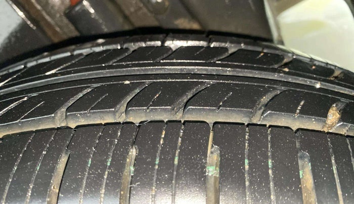2013 Maruti Swift Dzire VXI, Petrol, Manual, 40,433 km, Left Rear Tyre Tread