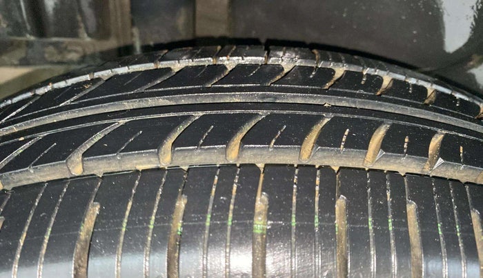 2013 Maruti Swift Dzire VXI, Petrol, Manual, 40,433 km, Right Rear Tyre Tread