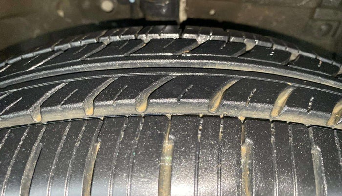 2013 Maruti Swift Dzire VXI, Petrol, Manual, 40,433 km, Right Front Tyre Tread