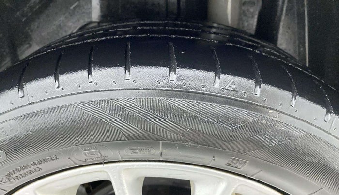 2018 Ford Figo Aspire TITANIUM 1.2 PETROL, Petrol, Manual, 1,04,619 km, Left Rear Tyre Tread